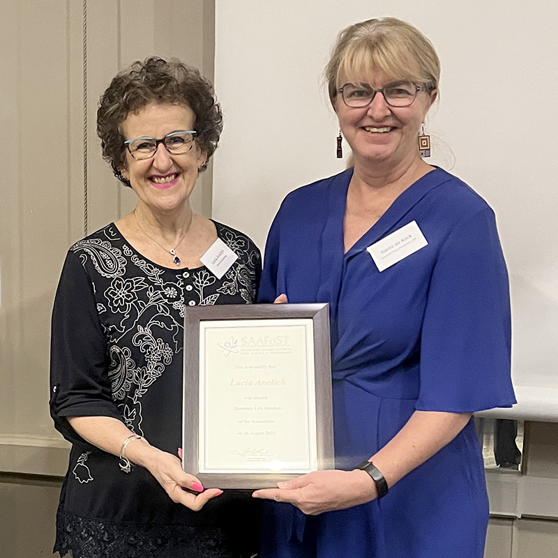 Lucia Anelich receives Life Membership of SAAFoST